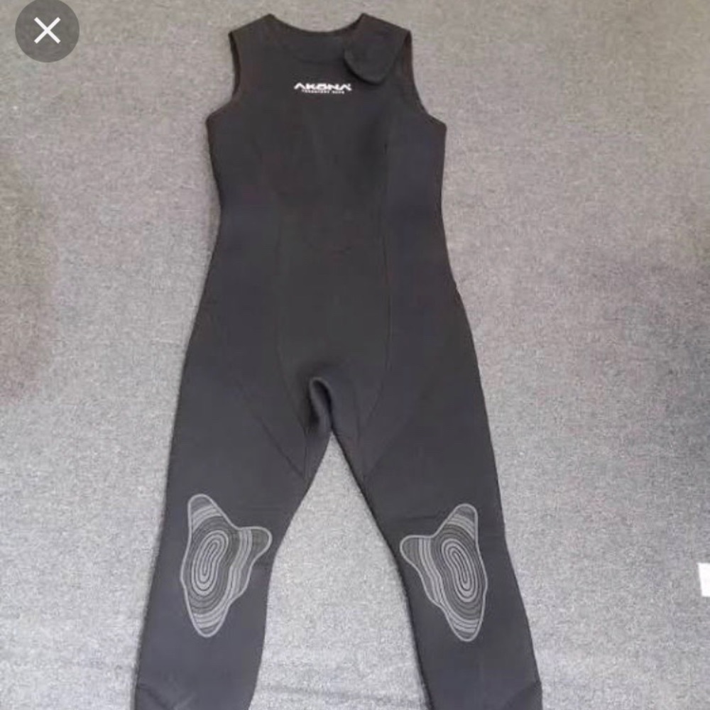 Used in good condition Akona wet suit
